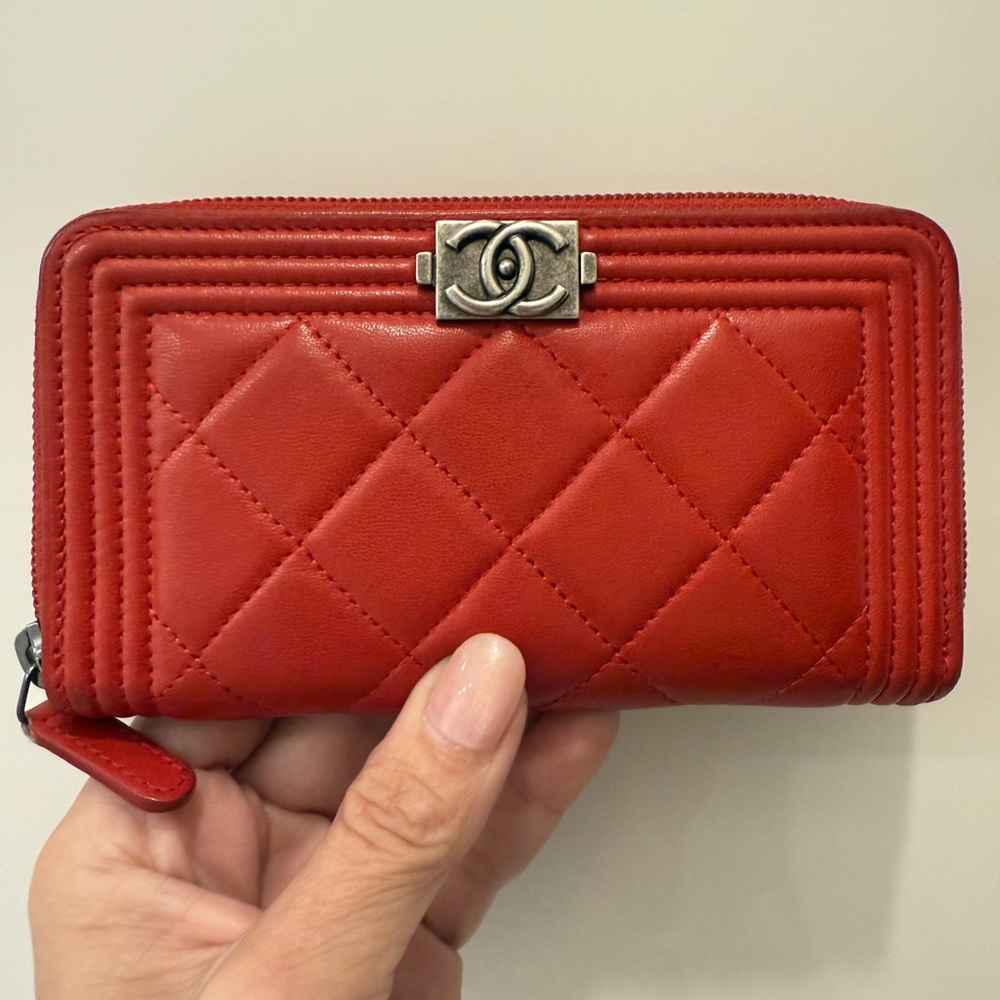 Chanel ‘Boy Chanel Zipped Wallet’ - Picture 3 of 7